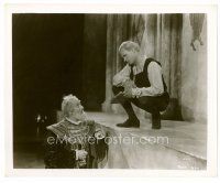6c352 HAMLET 8x10 still '48 Laurence Olivier kneeling on stage William Shakespeare classic!