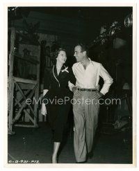 6c448 KNOCK ON ANY DOOR deluxe candid 8x10 still '49 Susan Perry & Humphrey Bogart by Joe Walters!
