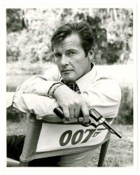 6c468 LIVE & LET DIE candid 8x10 still '73 Roger Moore w/gun on set on special 007 director chair!