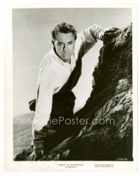 6c566 NORTH BY NORTHWEST 8x10 still '59 close up of Cary Grant climbing on Mt. Rushmore!