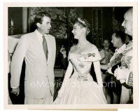 6c641 ROMAN HOLIDAY 7.25x9 news photo '53 beautiful Audrey Hepburn, Gregory Peck in street clothes!