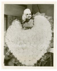 6r342 JAYNE MANSFIELD candid 8x10 still '50s wacky image of sexy starlet with giant flower heart!