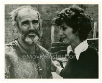 6r565 ROBIN & MARIAN candid 8x10 still '76 Sean Connery & Audrey Hepburn, who's not in costume!