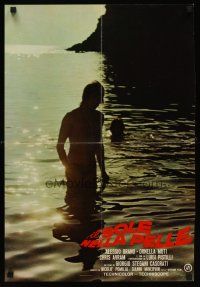 7b102 SUN ON THE SKIN Italian photobusta '71 Alessio Orano, Ornella Muti, cool image of swimmers!