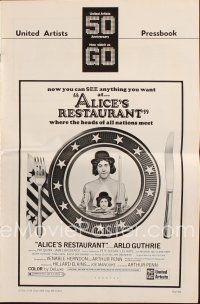 7d382 ALICE'S RESTAURANT pressbook '69 Arlo Guthrie, musical comedy directed by Arthur Penn!