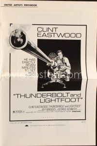 7d495 THUNDERBOLT & LIGHTFOOT pressbook '74 Jeff Bridges, Clint Eastwood with HUGE gun!