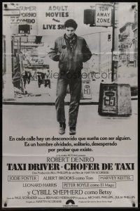 7e262 TAXI DRIVER Argentinean '76 classic c/u of Robert De Niro walking, Martin Scorsese!