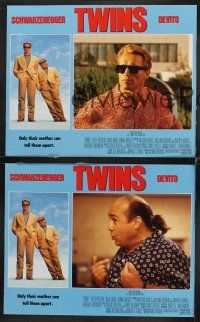 7h686 TWINS 8 English LCs '88 Arnold Schwarzenegger & Danny DeVito are an unlikely duo!