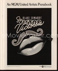 7j447 VICTOR VICTORIA pb '82 Julie Andrews, Blake Edwards, cool lips & mustache art by John Alvin!