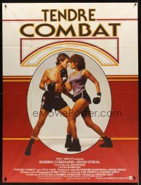 7k537 MAIN EVENT French 1p '79 great full-length image of Barbra Streisand boxing with Ryan O'Neal!