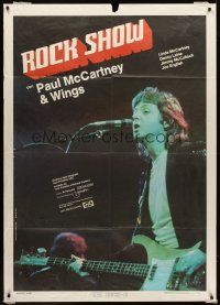 7k194 PAUL MCCARTNEY & WINGS ROCKSHOW Italian 1p '82 c/u of him playing guitar & singing!