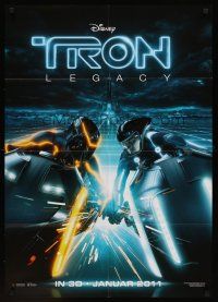 7s291 TRON LEGACY teaser German '10 cool completely different face-off image!