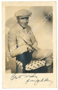 7t432 JACK BENNY signed 3.5x5.5 postcard '40s seated portrait wearing cool cap!