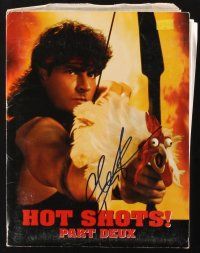 7t184 CHARLIE SHEEN signed presskit '93 on the cover of Hot Shots: Part Deux!