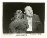 7w065 CAT ON A HOT TIN ROOF candid 8x10 still '58 wonderful image of Burl Ives w/hound dog!