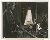 7w340 FARMER'S DAUGHTER 8x10 still '47 cool image of Loretta Young & Ethel Barrymore by Alex Kahle!