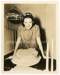 7w088 JUDY GARLAND candid 8x10 still '38 great smiling portrait with her birthday cake!