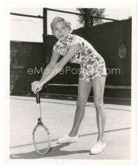7w090 LANA TURNER candid 8x10 still '56 sexy full-length close up on tennis court with racket!