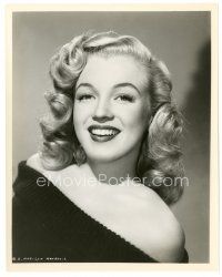 7w514 MARILYN MONROE 8x10 still '48 sweater off shoulders & big smile from Ladies of the Chorus!
