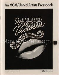 8b402 VICTOR VICTORIA pressbook '82 Julie Andrews, Blake Edwards, cool lips & mustache art!