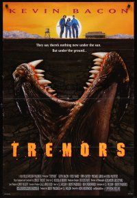 8c875 TREMORS DS 1sh '90 Kevin Bacon, Fred Ward, great sci-fi horror image of monster worm!