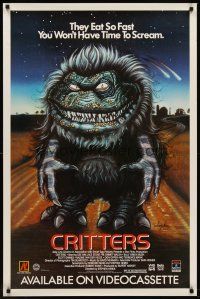 8e153 CRITTERS video 1sh '86 they eat so fast you won't have time to scream, Soyka art!