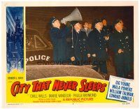 8f411 CITY THAT NEVER SLEEPS LC #4 '53 Chicago policemen look up at the criminal above them!