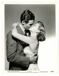 8f026 CAUGHT 8x10 still '49 rich Robert Ryan embraces & kisses pretty Barbara Bel Geddes!