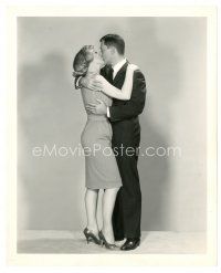 8f051 FLUFFY 8x10 still '65 full-length close up of Tony Randall kissing pretty Shirley Jones!