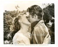 8f087 KANSAS RAIDERS 8x10 still '50 romantic c/u of Audie Murphy kissing pretty Marguerite Chapman!