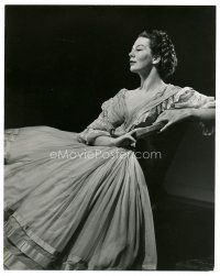 8g193 WENDY HILLER deluxe 11x13.75 still '47 seated portrait of the legendary actress by Halsman!