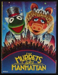 8g458 MUPPETS TAKE MANHATTAN program book '84 Jim Henson, Frank Oz, Miss Piggy & Kermit!