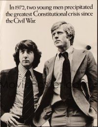 8g542 ALL THE PRESIDENT'S MEN promo brochure '76 Hoffman & Robert Redford as Woodward & Bernstein!