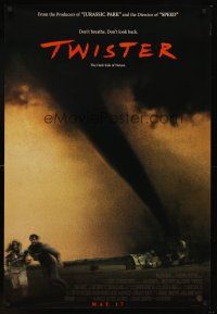 8h740 TWISTER advance DS 1sh '96 storm chasers Bill Paxton & Helen Hunt running away from tornado!