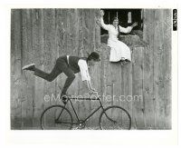 8j136 BUTCH CASSIDY & THE SUNDANCE KID 8x10 still '69 Paul Newman shows off on bicycle for Ross!