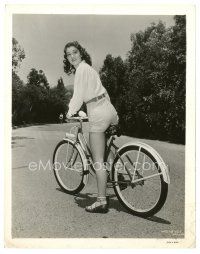 8j335 FRANCES RAFFERTY 8x10 still '40s riding a bicycle & showing off her shapely figure!