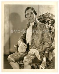 8j368 GEORGE ARLISS 8x10 news photo '31 seated portrait in period costume!