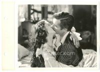 8j392 GONE WITH THE WIND 8x11.5 key book still '39 romantic c/u Clark Gable kissing Vivien Leigh!