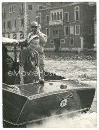 8j505 JOAN FONTAINE 7x9.5 news photo '52 arriving by boat at Venice Film Festival for Ivanhoe!
