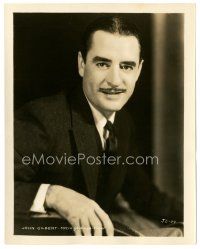 8j511 JOHN GILBERT 8x10 still '30s waist-high seated smiling portrait wearing suit & tie!