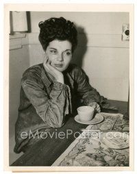 8j534 KEVIN MCCLURE 6.75x8.5 news photo '44 the 20 year-old actress beaten by her older husband!