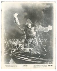 8j538 KING KONG 8x10 still R52 great close fx image of men attacking huge ape on Kong Island!