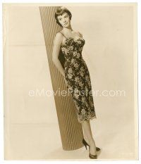 8j702 NATALIE WOOD 8x10 still '50s full-length by column in sexy tight-fitting floral dress!