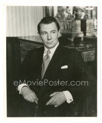 8j658 MICHAEL REDGRAVE English 7.5x9 still '50s waist-high portrait of the great actor sitting!