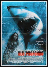8p364 DEEP BLUE SEA Italian 1p '99 cool image of sexy girl about to be attacked by gigantic shark!