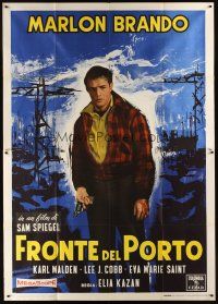 8p345 ON THE WATERFRONT Italian 2p R60 directed by Elia Kazan, full-length Marlon Brando with gun!