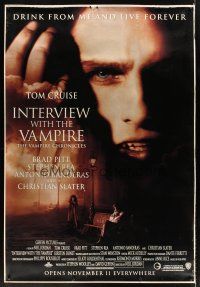 8r244 INTERVIEW WITH THE VAMPIRE DS bus stop '94 close up of fanged Tom Cruise, Brad Pitt, Anne Rice