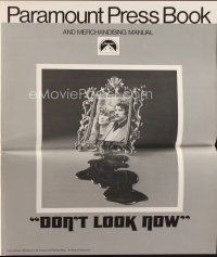8s364 DON'T LOOK NOW pressbook '73 Julie Christie, Donald Sutherland, directed by Nicolas Roeg!