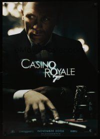 8y088 CASINO ROYALE teaser German '06 Daniel Craig as James Bond sitting at poker table w/gun!