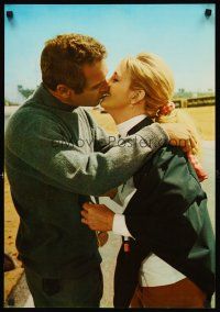 8y166 WINNING Italian photobusta '69 Paul Newman & Joanne Woodward kissing on race track!